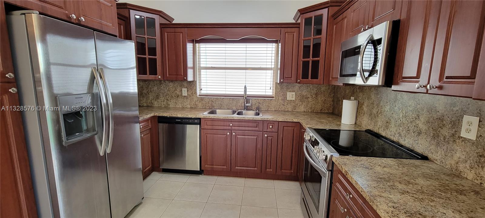 AMARETTO - Residential Lease