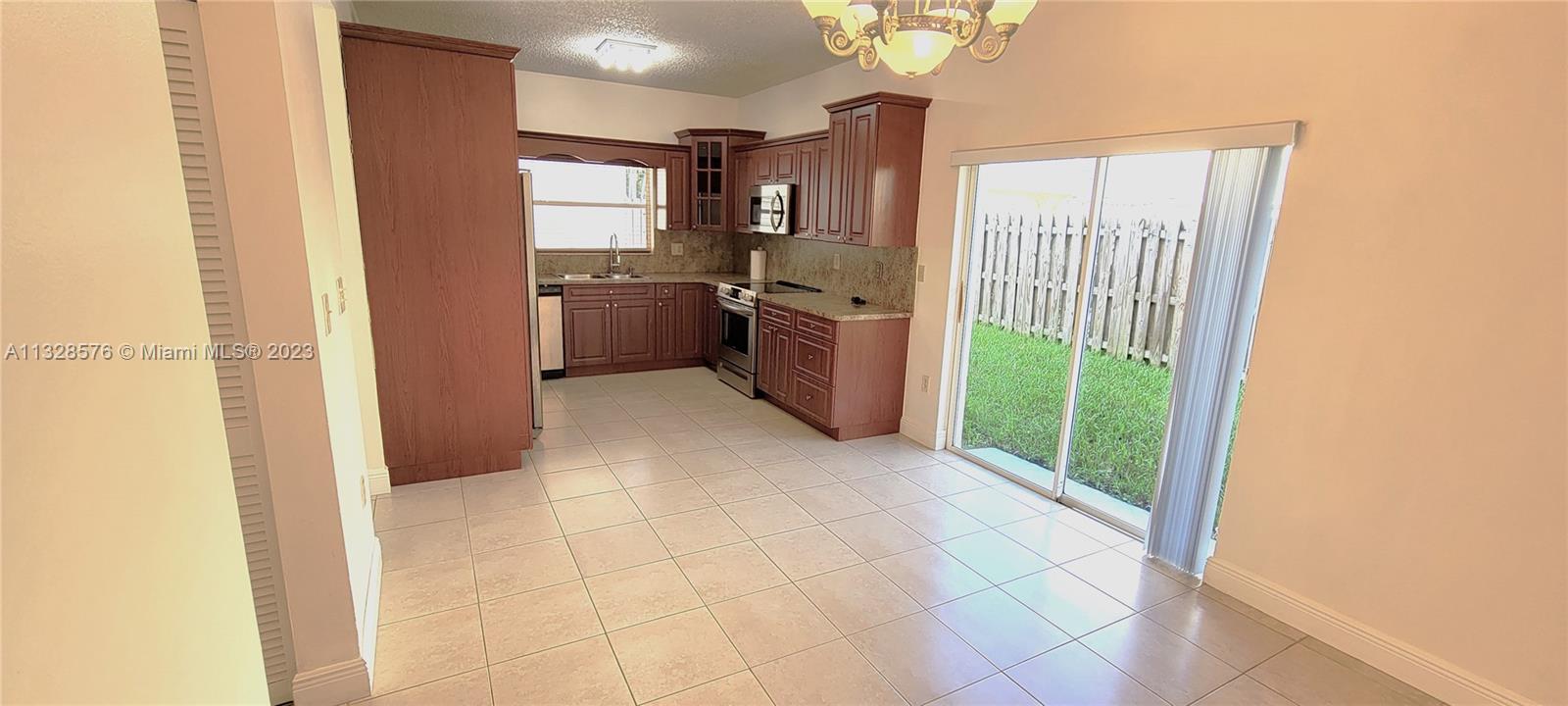 AMARETTO - Residential Lease