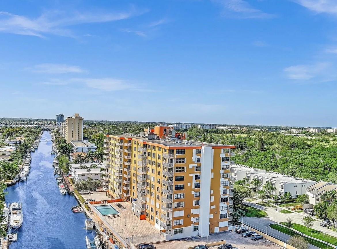 WATERSIDE TOWERS CONDO - Residential