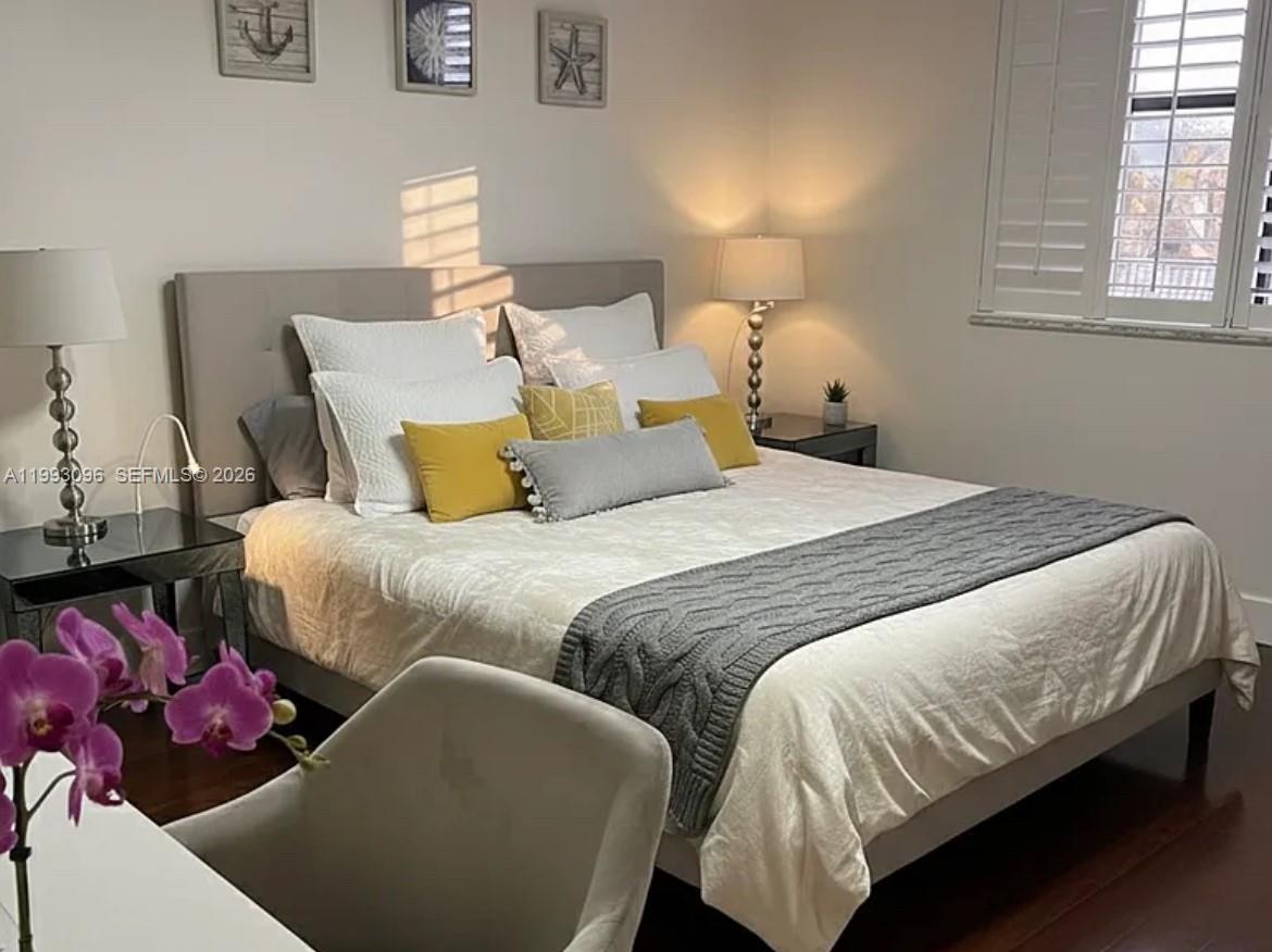 2450 NE 135th St 103