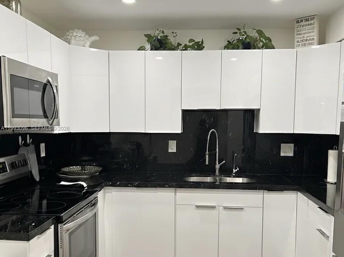 2450 NE 135th St 103