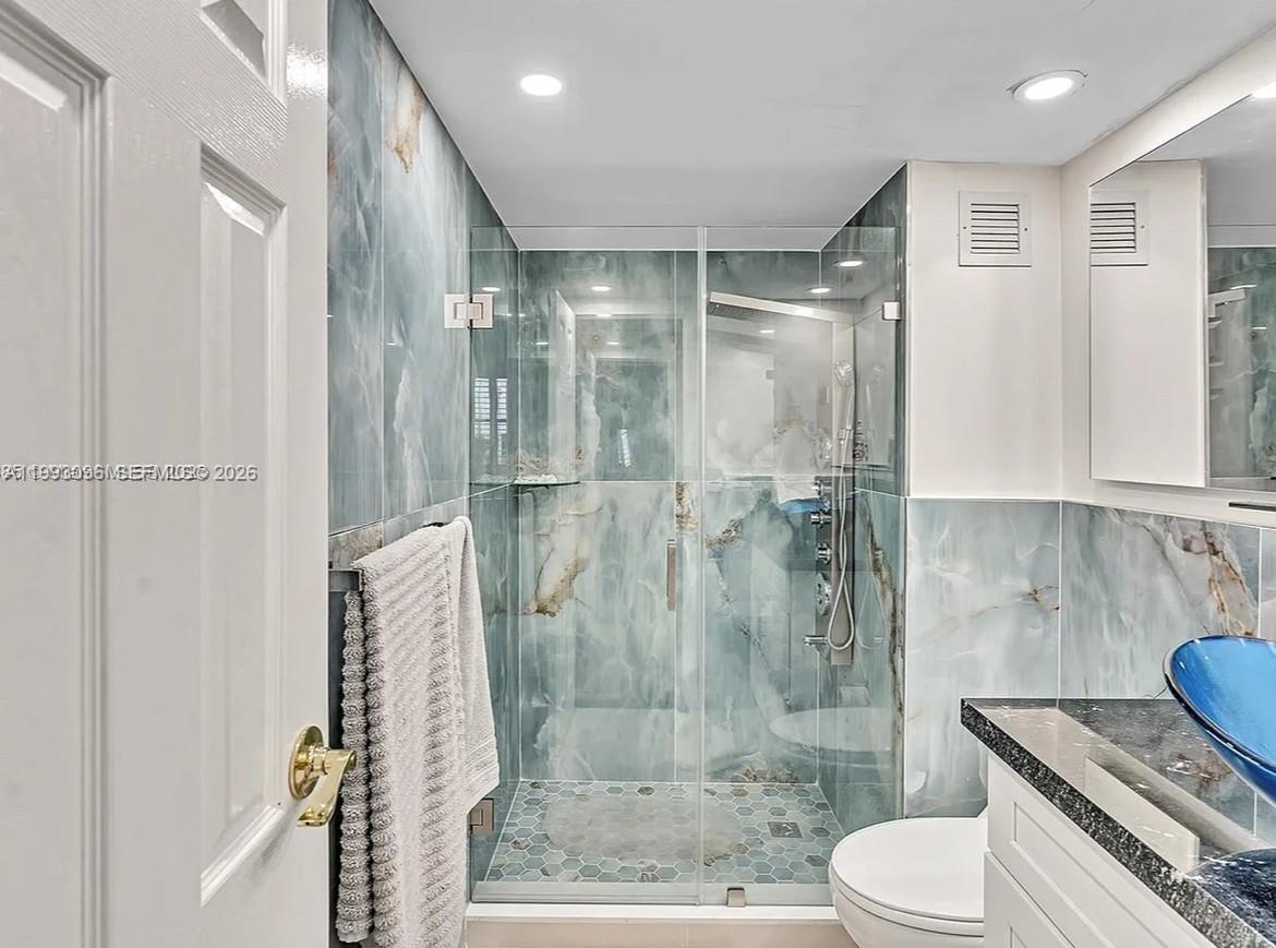 WATERSIDE TOWERS CONDO - Residential