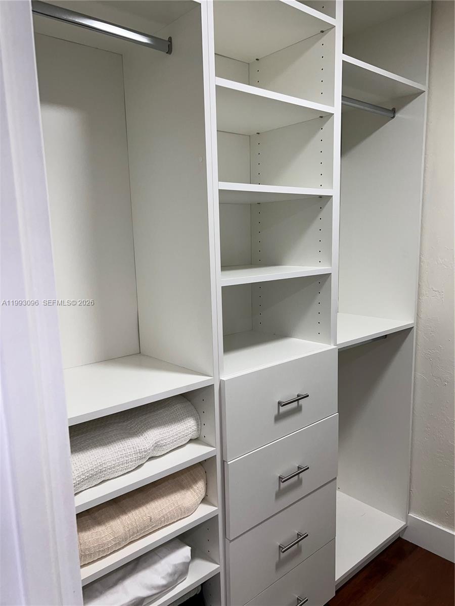 WATERSIDE TOWERS CONDO - Residential