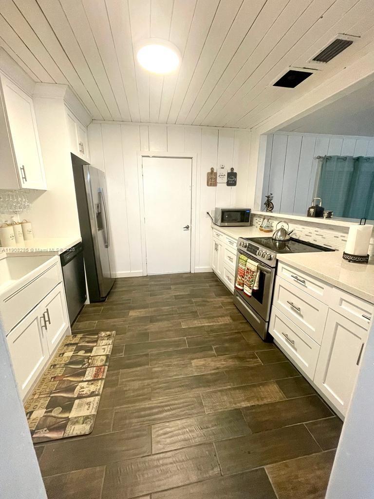 HOLLYWOOD TERRACE AMEN PL - Residential Income