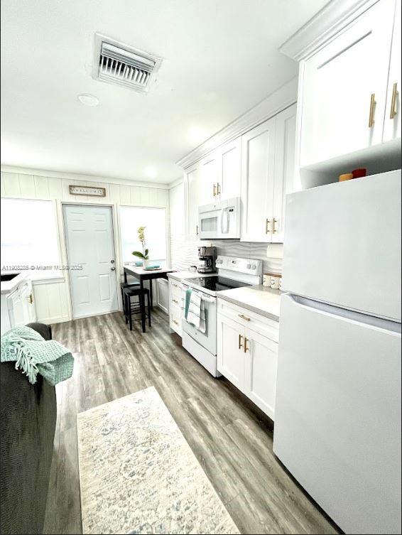 HOLLYWOOD TERRACE AMEN PL - Residential Income