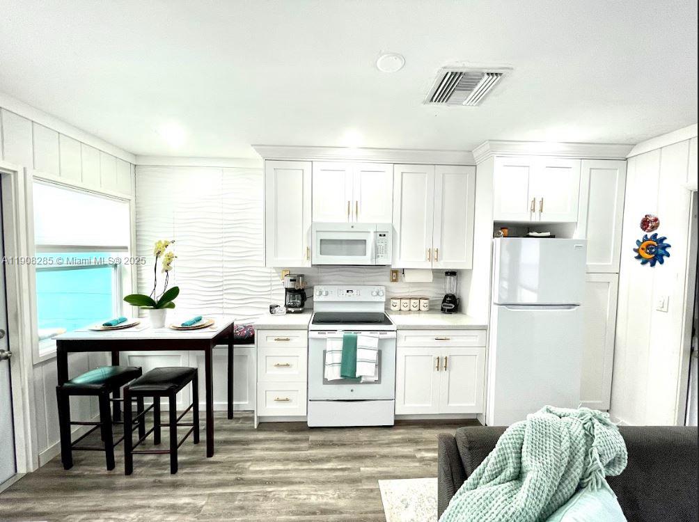 HOLLYWOOD TERRACE AMEN PL - Residential Income