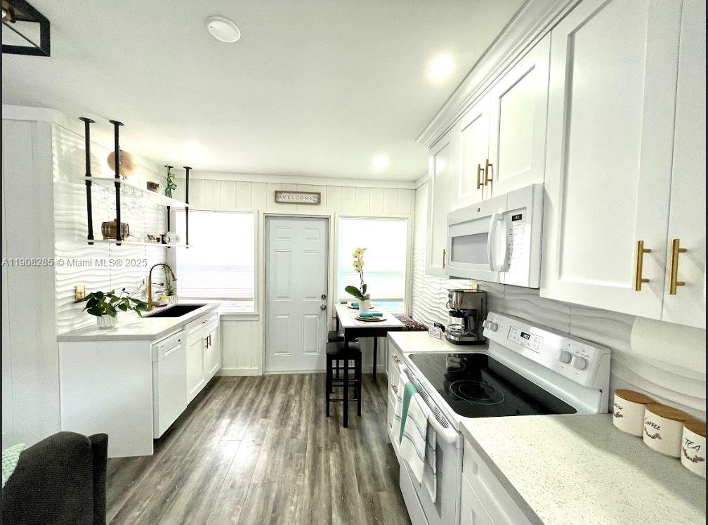 HOLLYWOOD TERRACE AMEN PL - Residential Income