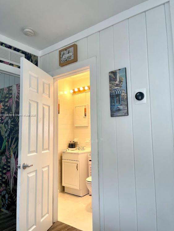 HOLLYWOOD TERRACE AMEN PL - Residential Income