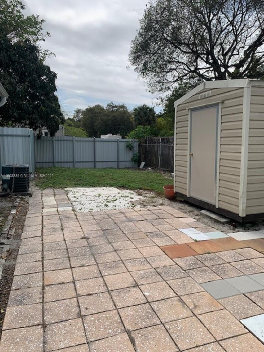 HOLLYWOOD TERRACE AMEN PL - Residential Income