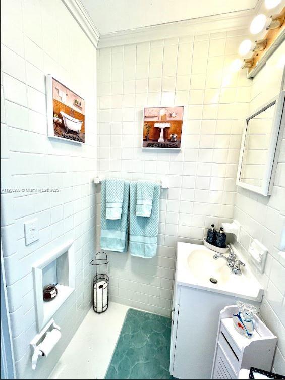 HOLLYWOOD TERRACE AMEN PL - Residential Income