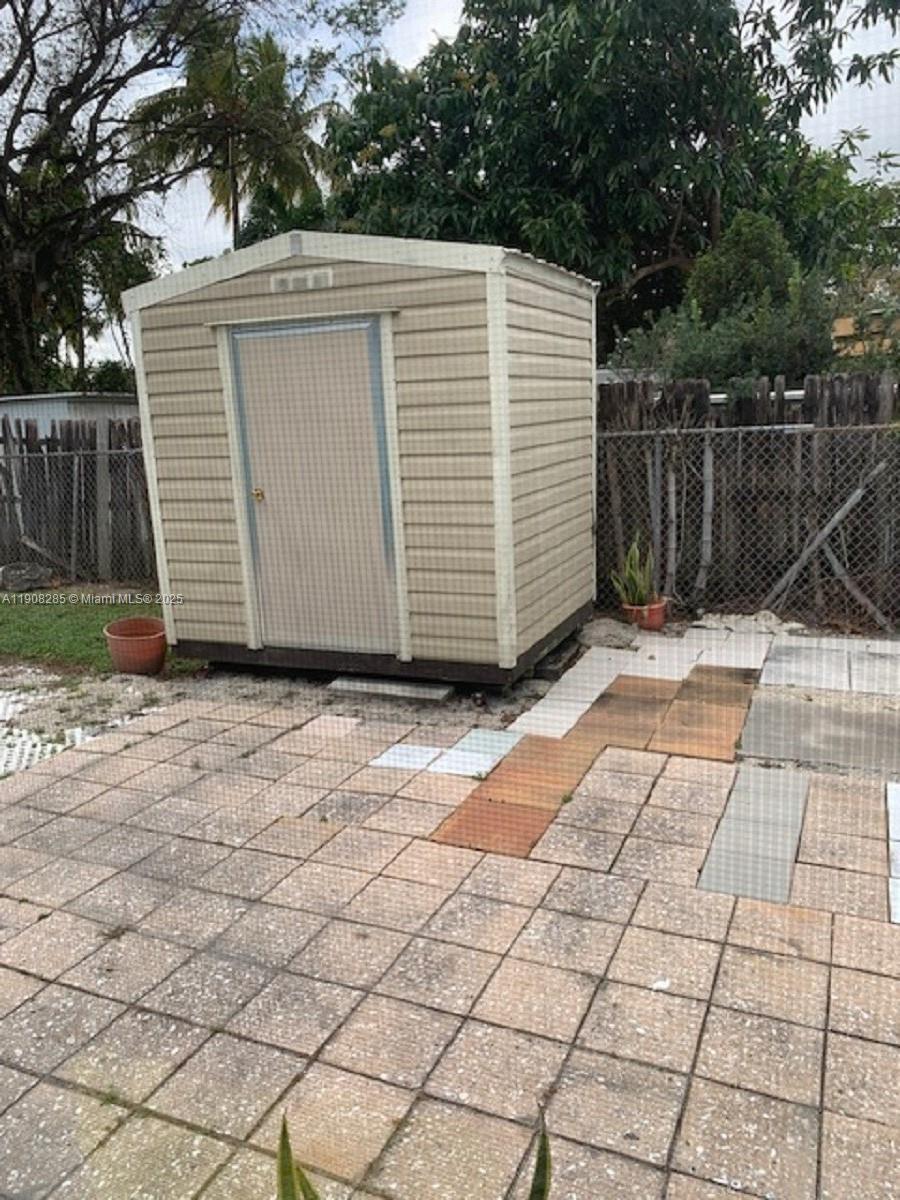 HOLLYWOOD TERRACE AMEN PL - Residential Income