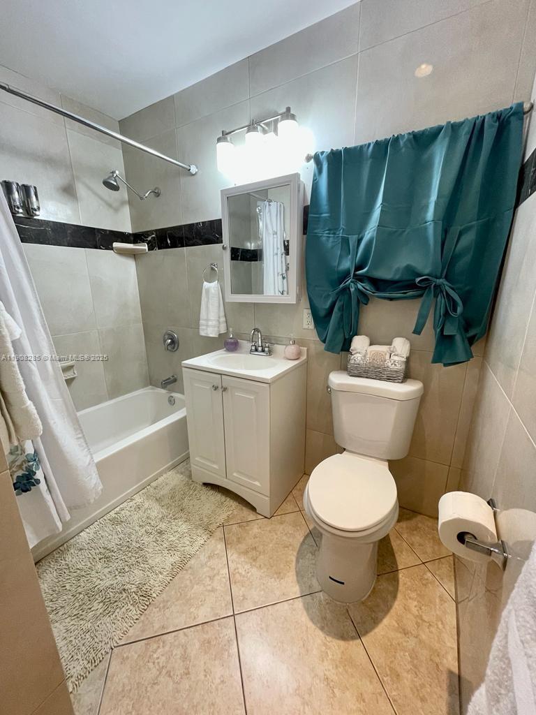 HOLLYWOOD TERRACE AMEN PL - Residential Income