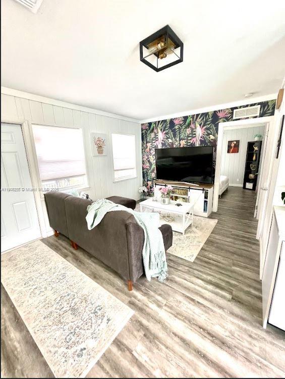 HOLLYWOOD TERRACE AMEN PL - Residential Income