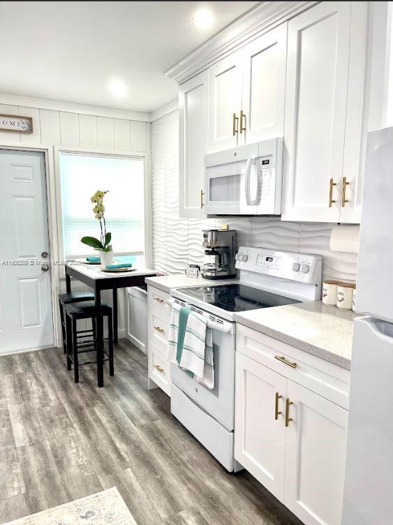 HOLLYWOOD TERRACE AMEN PL - Residential Income