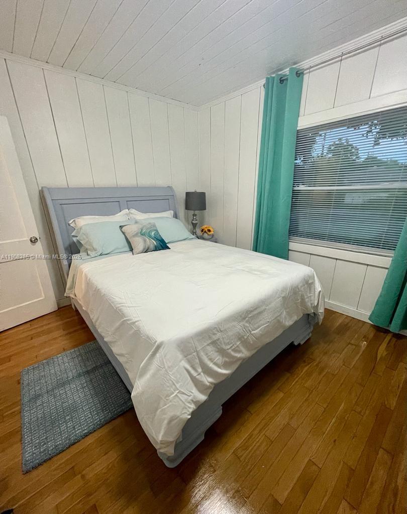 HOLLYWOOD TERRACE AMEN PL - Residential Income