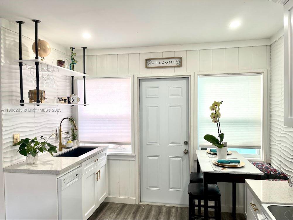 HOLLYWOOD TERRACE AMEN PL - Residential Income