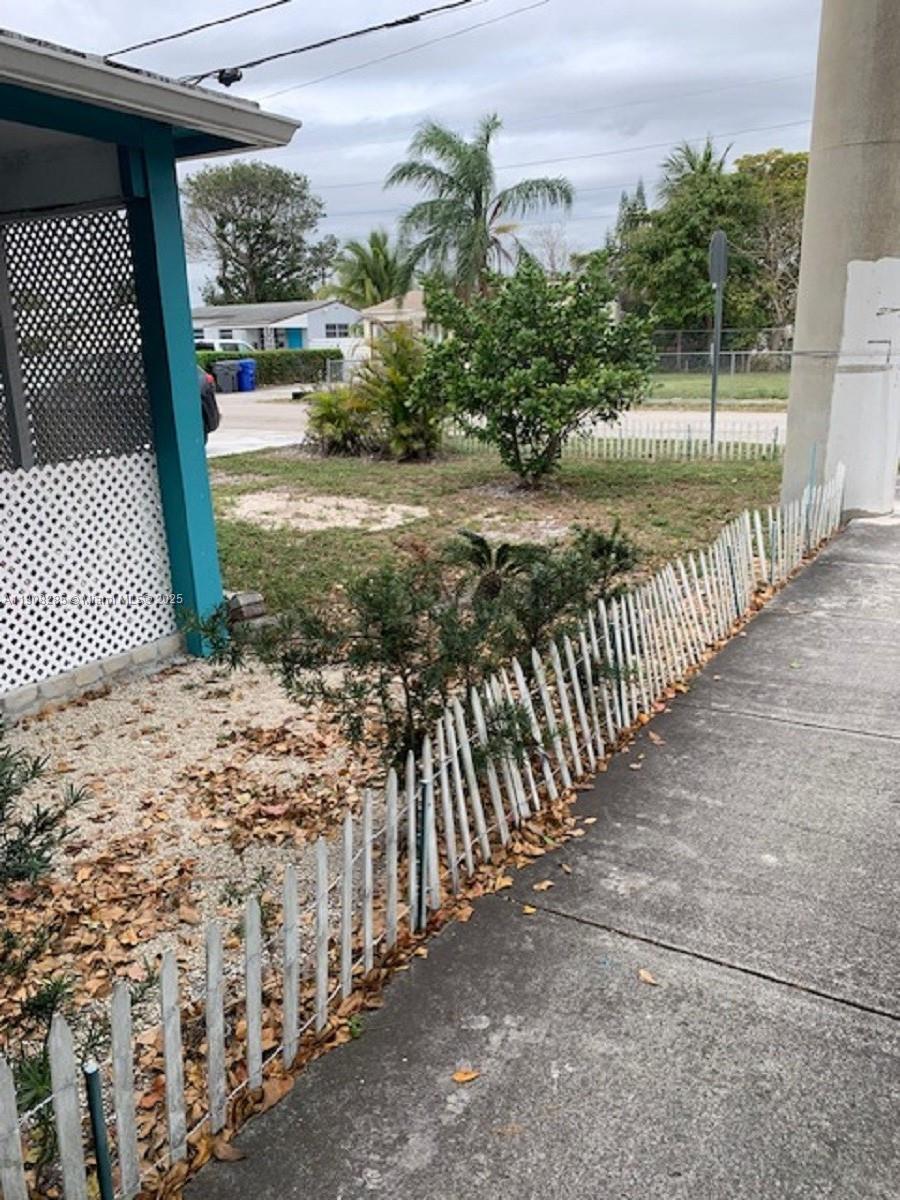 HOLLYWOOD TERRACE AMEN PL - Residential Income