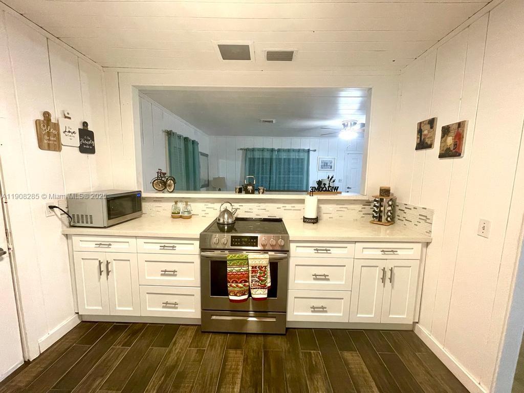 HOLLYWOOD TERRACE AMEN PL - Residential Income