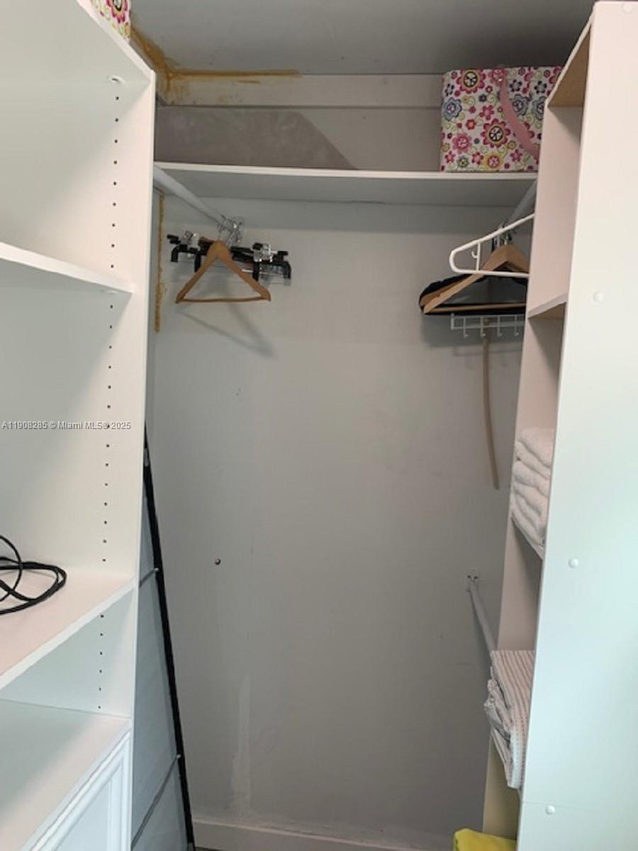 HOLLYWOOD TERRACE AMEN PL - Residential Income