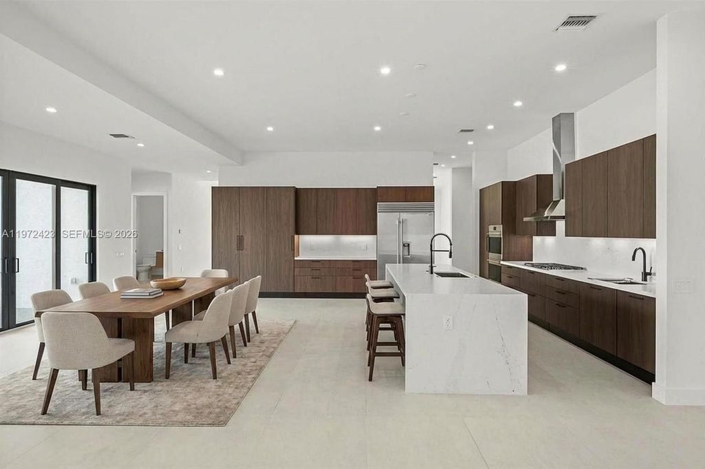 Photo of 5718 Ashwood Cir W #5718, Hollywood, FL 33312 (MLS # A11972423)