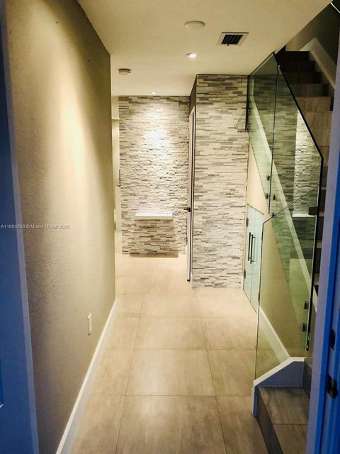 10704 NW 88th Ave 10704 Hialeah Gardens FL 33018