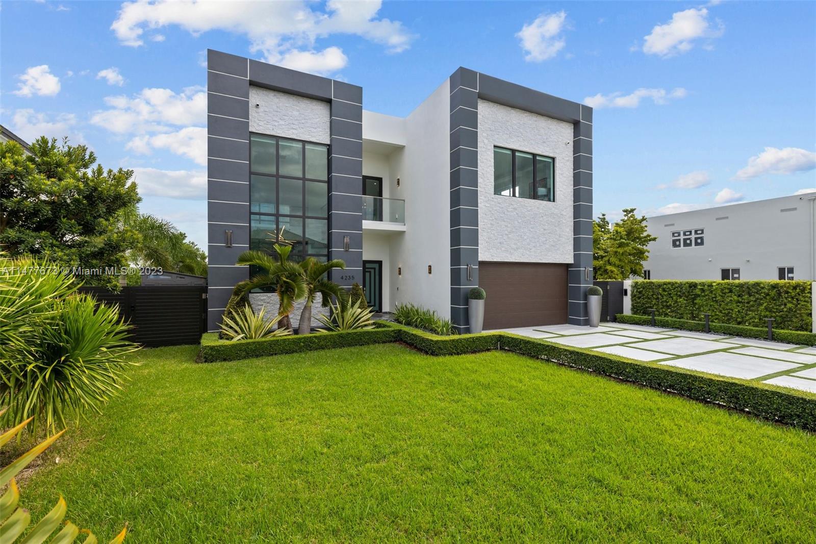 CORAL PINES - Residential