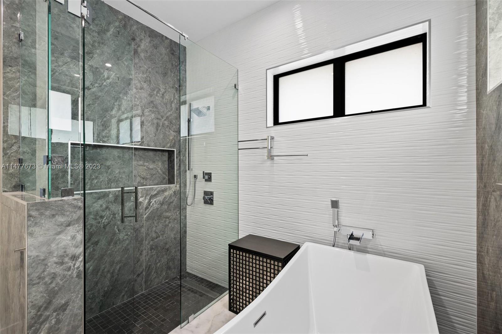 CORAL PINES - Residential