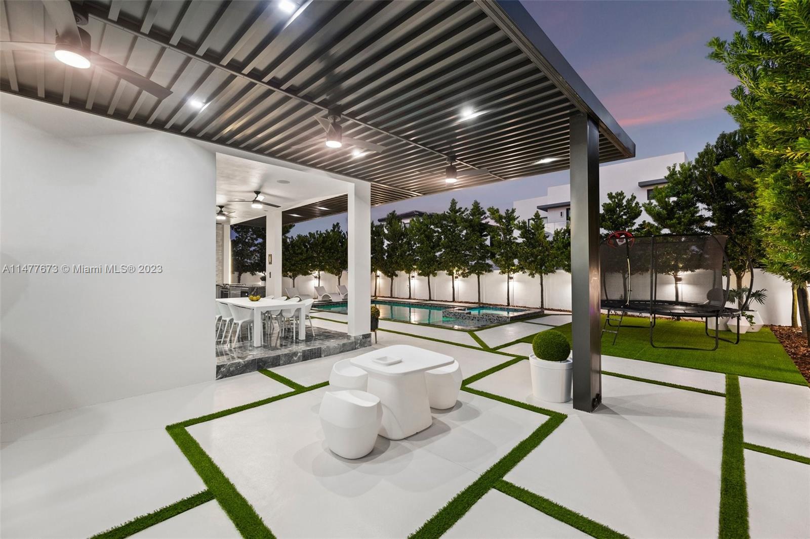 CORAL PINES - Residential