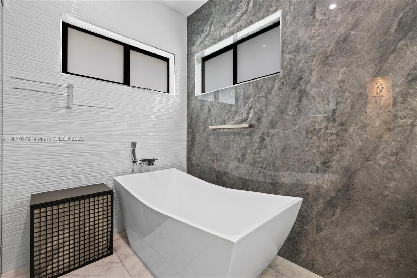 CORAL PINES - Residential