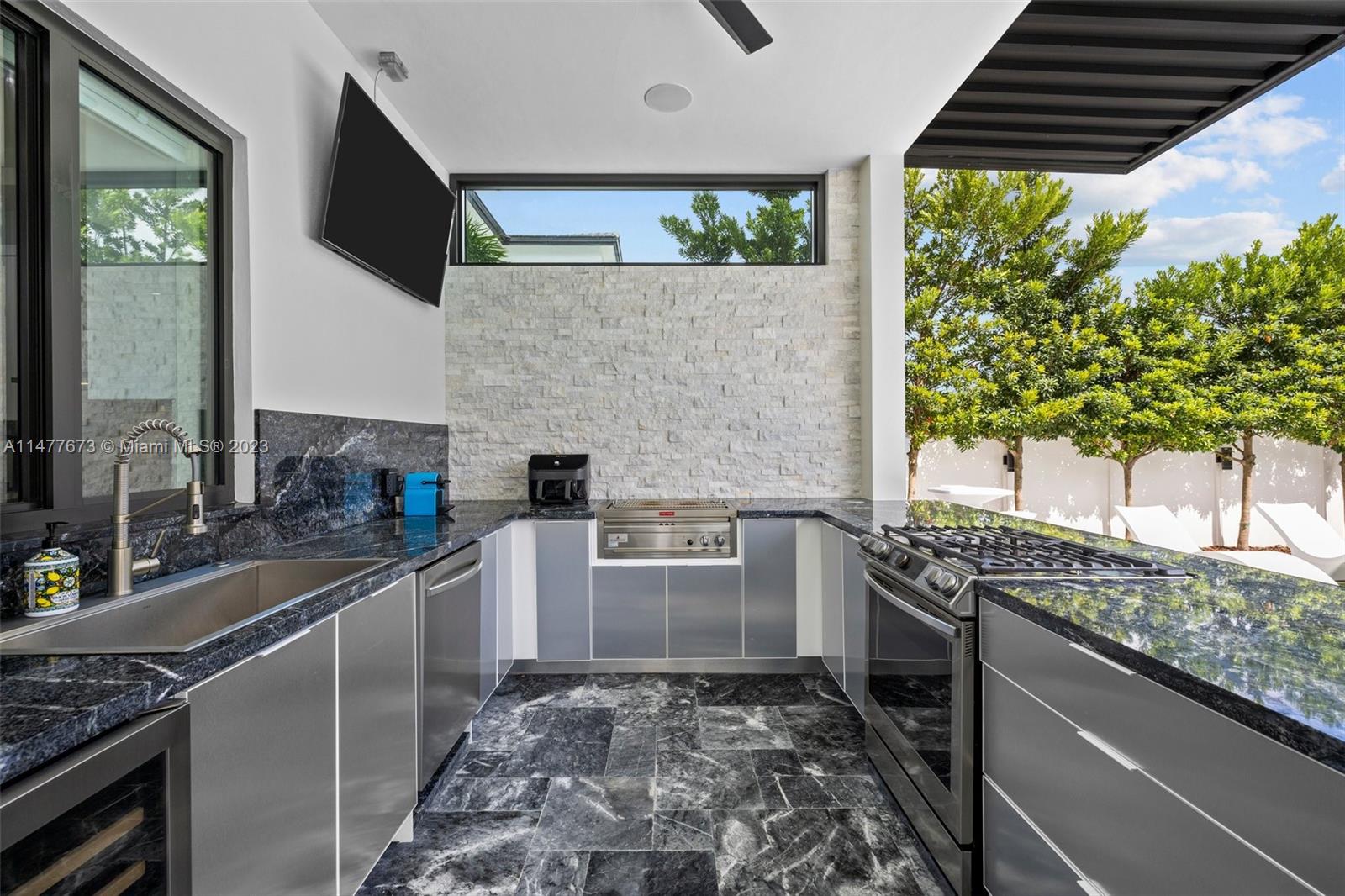 CORAL PINES - Residential