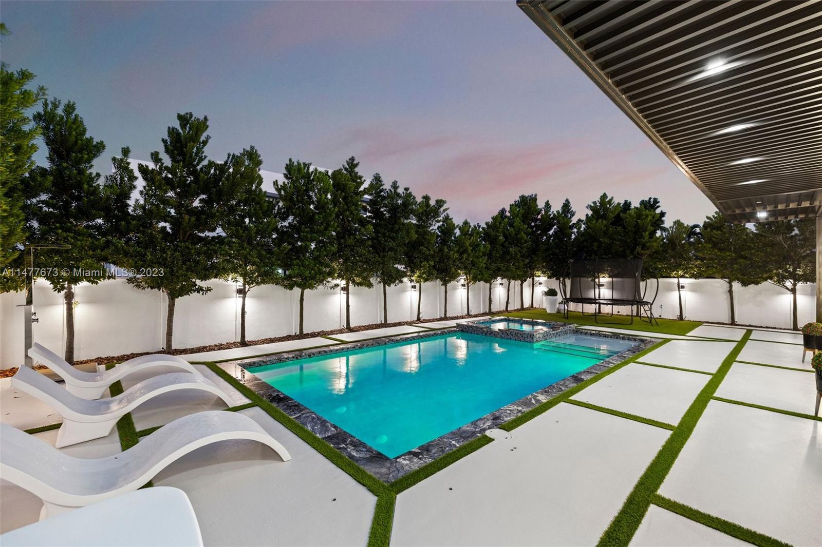 CORAL PINES - Residential