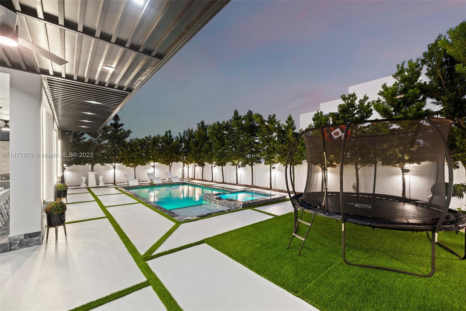 CORAL PINES - Residential