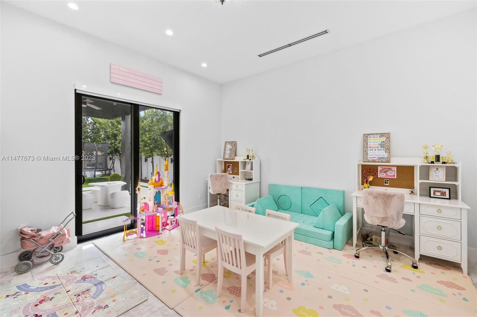 CORAL PINES - Residential