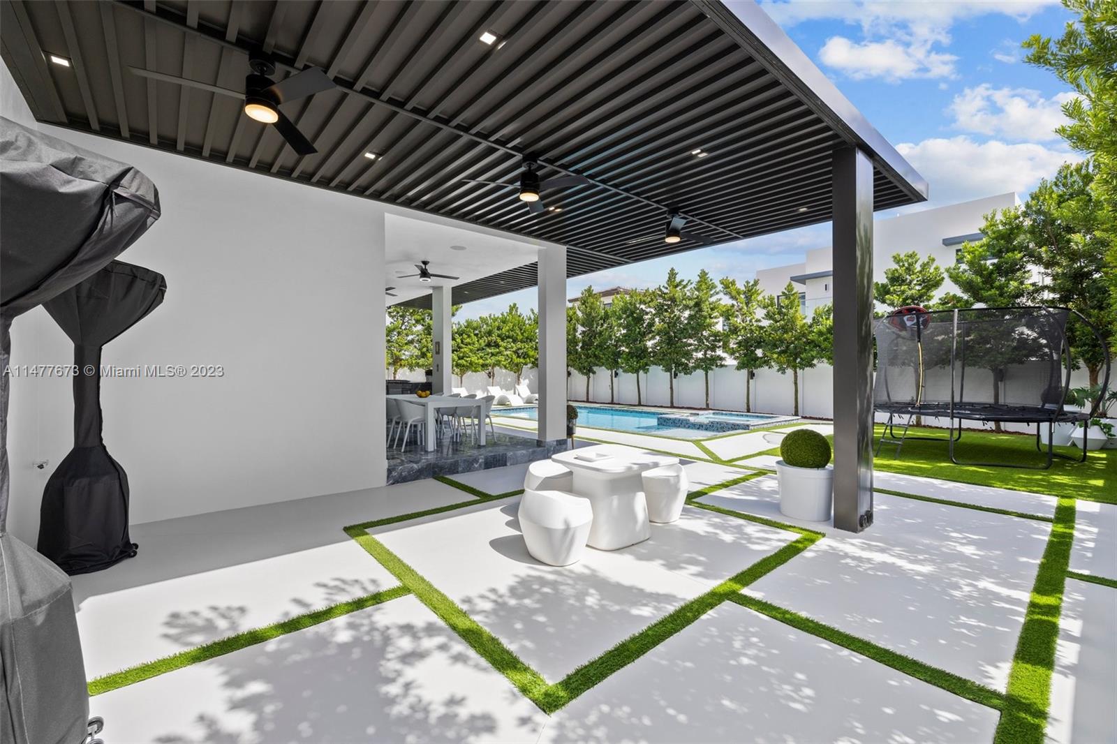 CORAL PINES - Residential