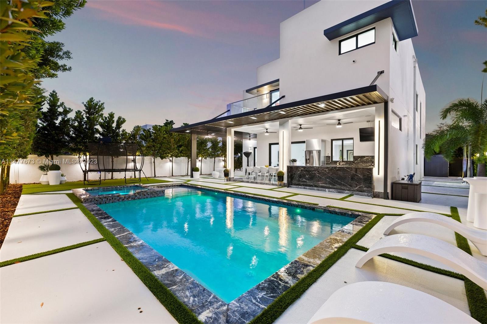 CORAL PINES - Residential