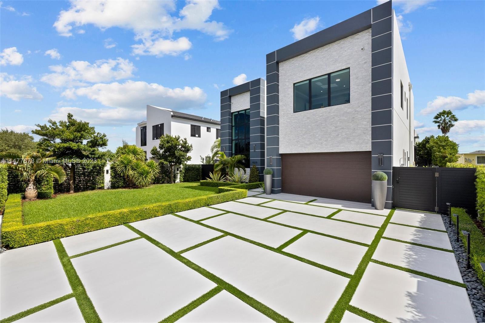 CORAL PINES - Residential