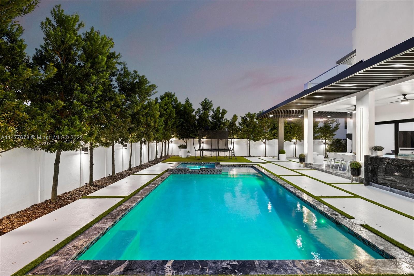 CORAL PINES - Residential