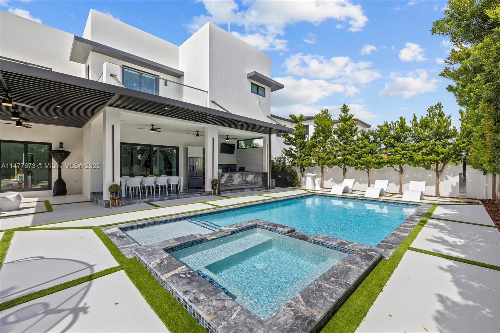 CORAL PINES - Residential