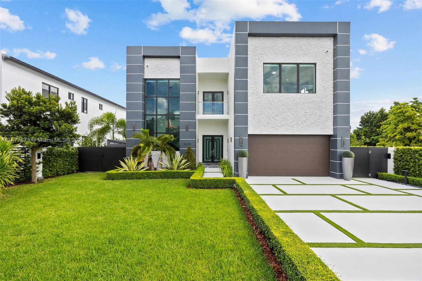 CORAL PINES - Residential