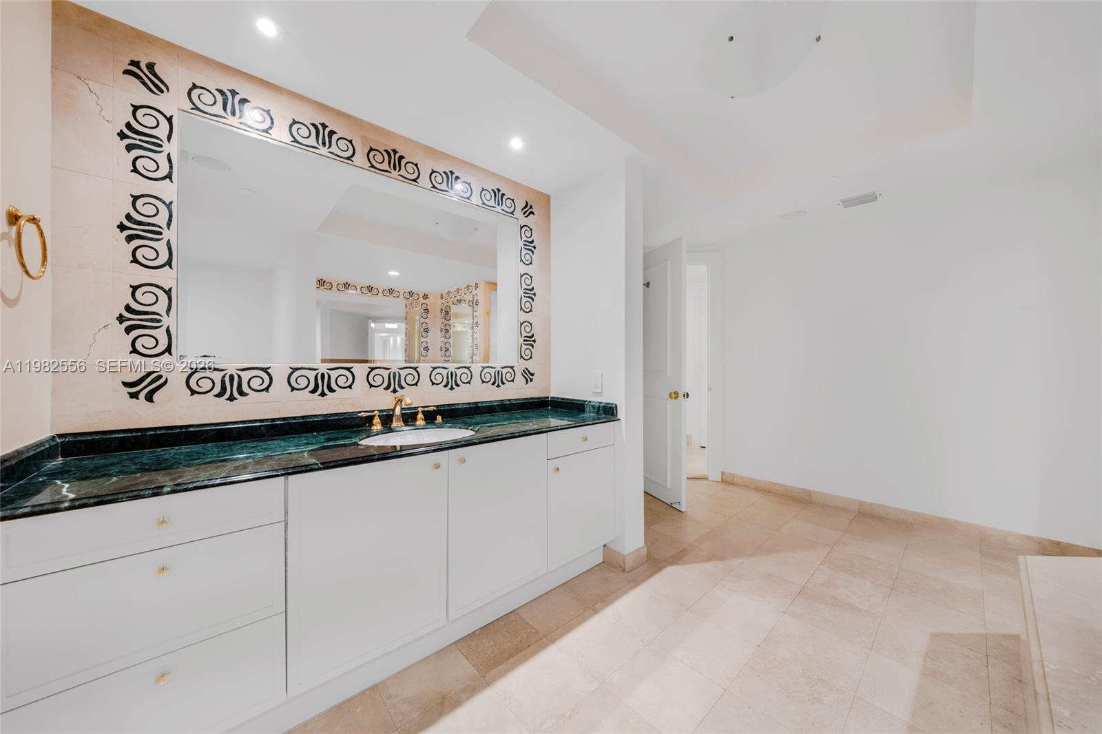 GRAND BAY TOWER CONDO - Residential