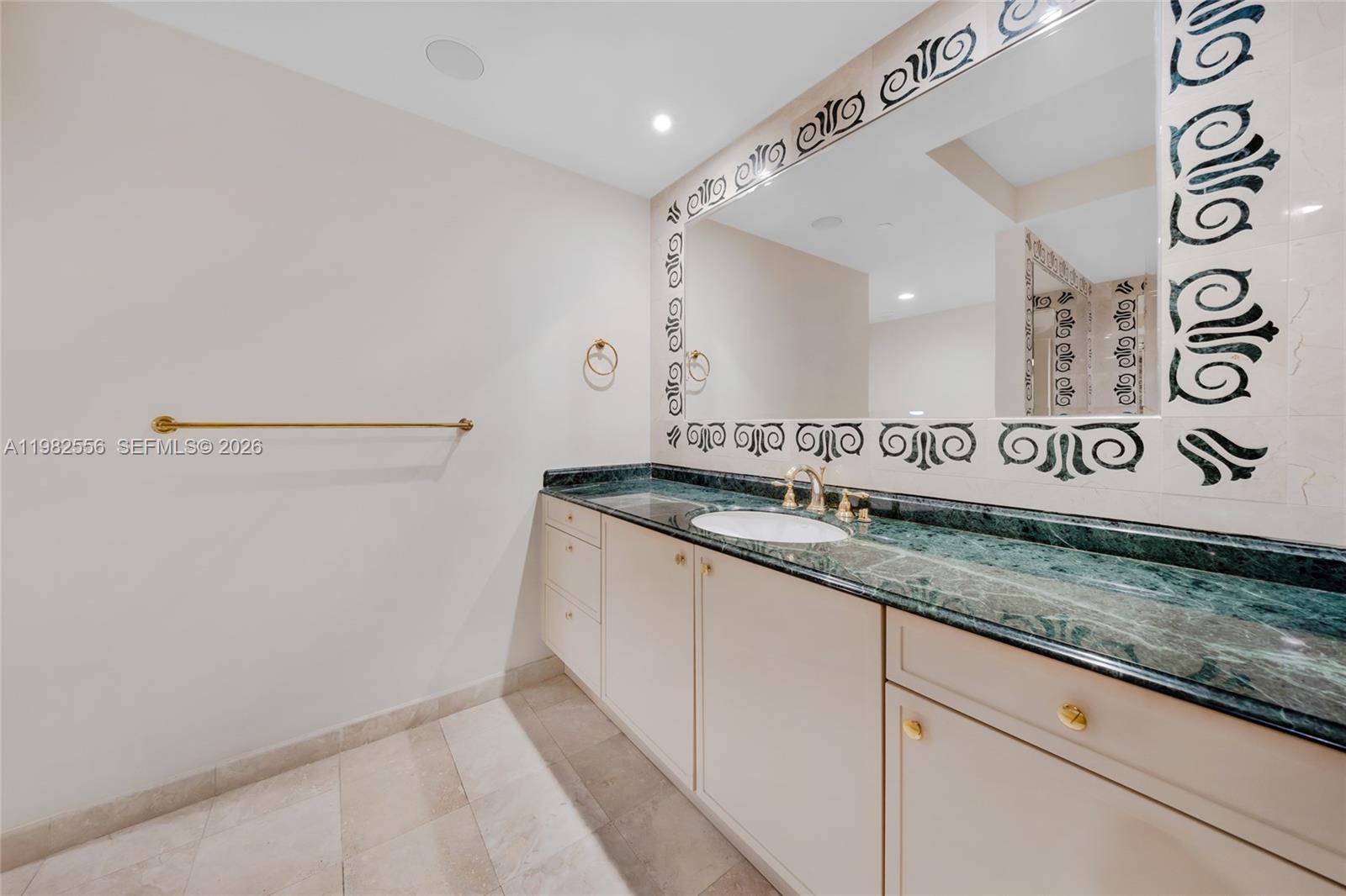 GRAND BAY TOWER CONDO - Residential