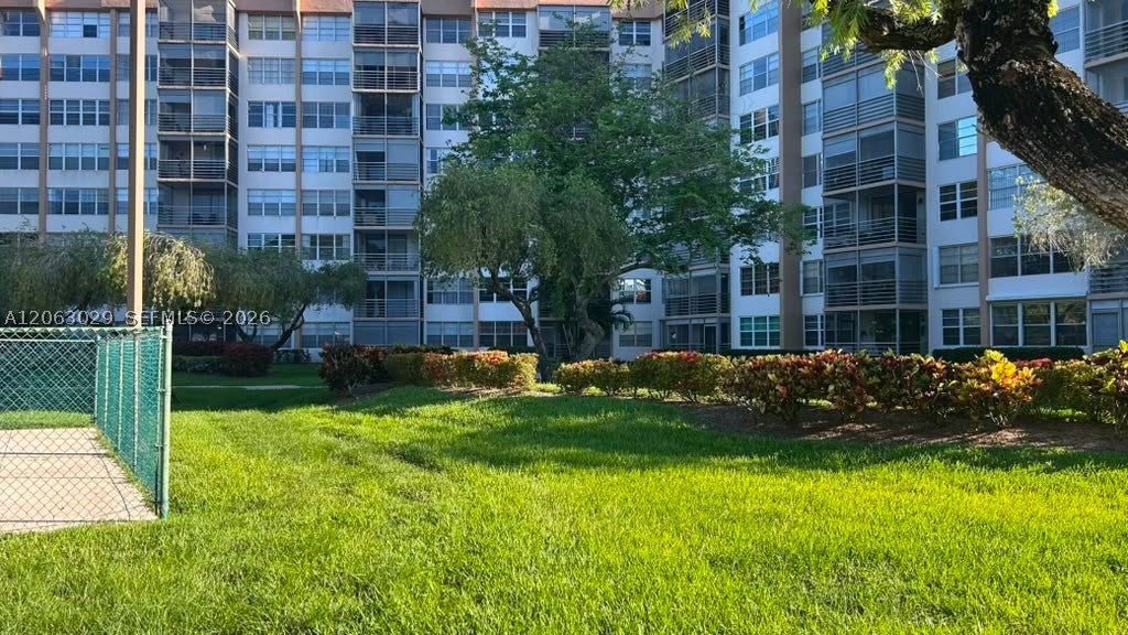1300 Saint Charles Pl 202, Pembroke Pines FL 33026