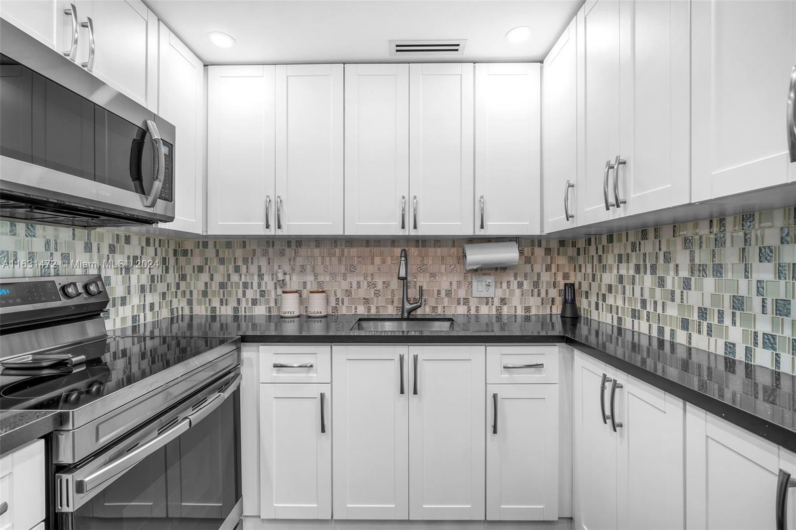 Property for Sale at 1401 Sw 135th Ter 213H, Pembroke Pines, Miami-Dade County, Florida - Bedrooms: 2 
Bathrooms: 2  - $245,000