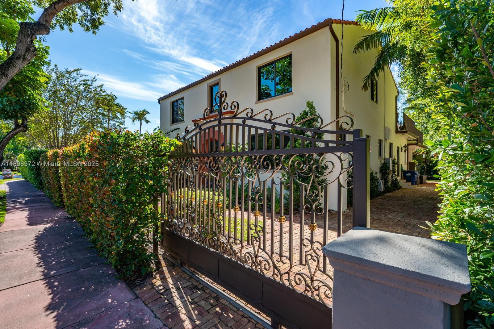 LA GORCE GOLF SUB - Residential Lease