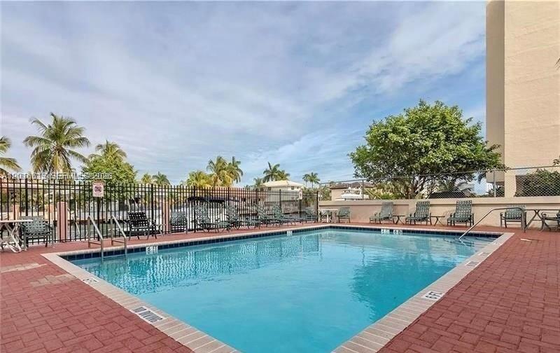 ISLAND SHORES CONDO - Residential