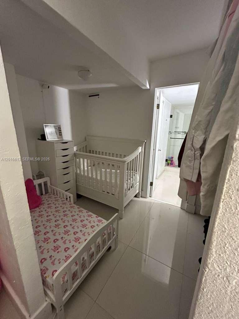 ISLAND SHORES CONDO - Residential