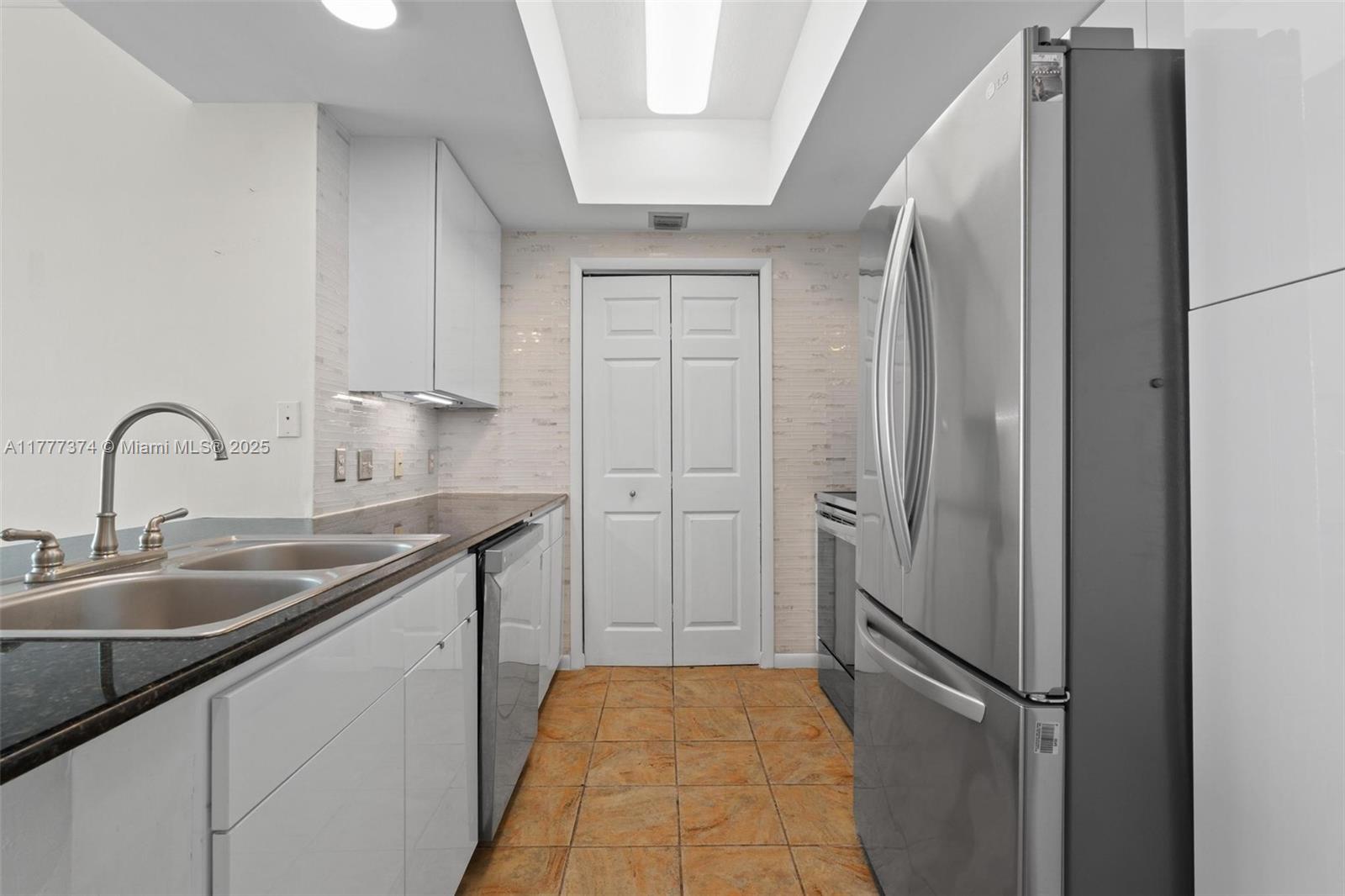 2000 N Bayshore Dr 1207