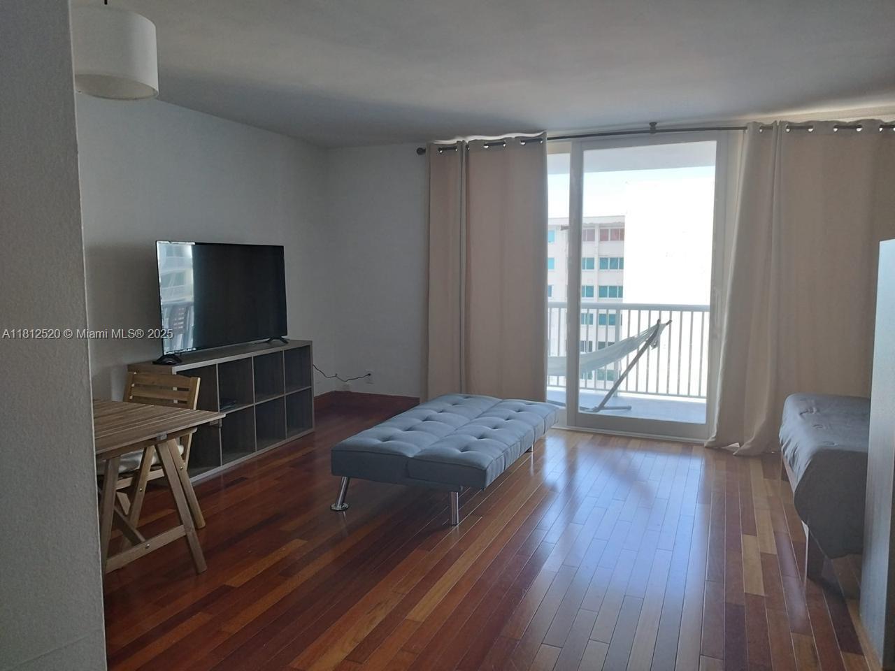 THE CARRIAGE HOUSE CONDO - Residential Lease