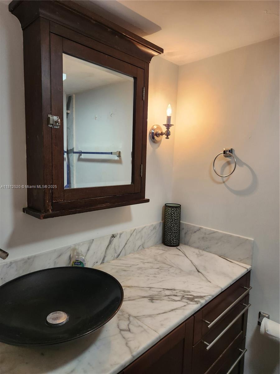 THE CARRIAGE HOUSE CONDO - Residential Lease