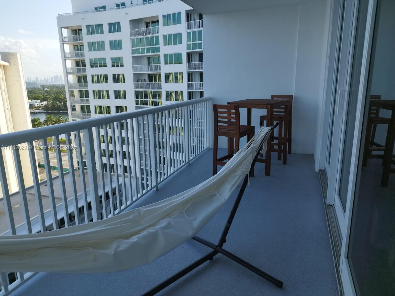 THE CARRIAGE HOUSE CONDO - Residential Lease